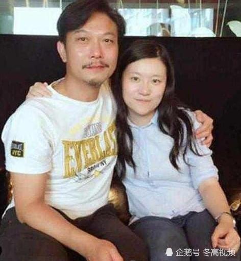 55岁钱小豪近照:一婚娶豪门千金二婚娶圈外人,儿子帅过谢霆锋