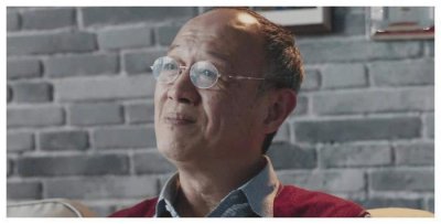 ​专业“养猪户”，转战娱乐圈和众多一线明星合作，57岁娶22岁妻子