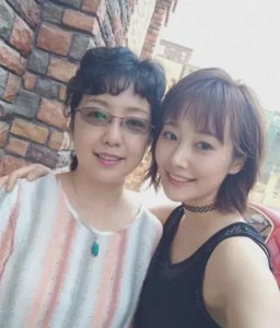 ​李纯怒斥物业失职致母亲被困电梯街道办：不可能先救明星
