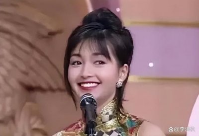 ​最甜港姐李绮红宣布复出，满脸细纹风光不再，镜头前自曝生活焦虑