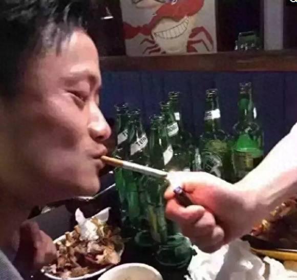 马云雷军黄光裕史玉柱马化腾宗庆后,谁的抽烟姿势最霸气