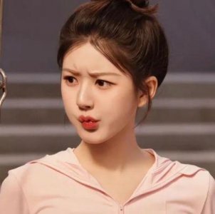 ​虞书欣与赵露思：95后小花的崛起与演艺魅力