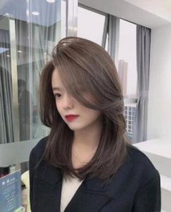 ​女性神化与审判：邵艺辉、杨笠等人如何被迫完美化?