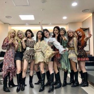 ​JYP强烈回应美国女团成员KG的虐待指控，计划采取法律行动