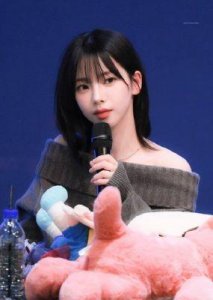 ​议论话题：aespa柳智敏的素颜冲击，你哪位啊？