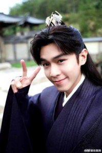 ​盘点娱乐圈一笑毁所有的男明星，张若昀竟被称为二哈！