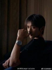 ​易烊千玺童年照曝光，一言难尽；热巴对比照无变化，Baby令人惊讶