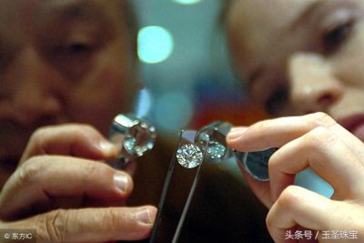 ​图说珠宝鉴定师到底是怎么样一个职业 打开看看吧