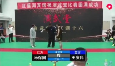​太极大师惨遭KO，30秒被撂倒3次，网友：挑战张伟丽，你也配？