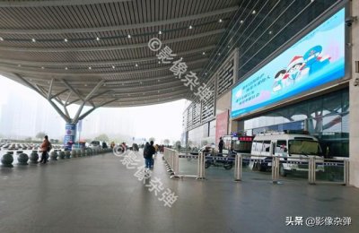 ​真实记录大年三十，长沙南站略显冷清，市民拎着大包小包回家过年