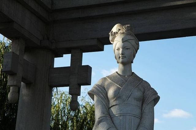 王昭君简介哪个朝代的（汉朝最有名的和亲使者王昭君）