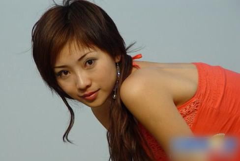 美女柳岩生活照片全集曝光，深扒柳岩近照颜值变化太大是怎么回事