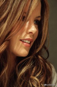 ​伦敦气质女神——凯特·贝金赛尔：为艺术大胆献身！