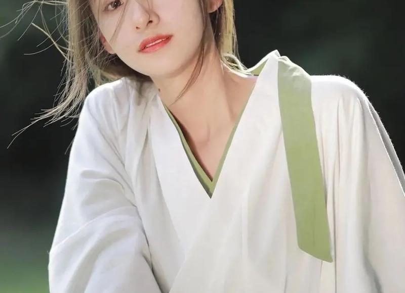 同事间的情感纠葛 同事间的暧昧肢体表现