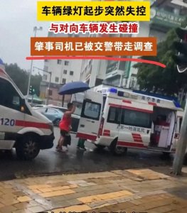 ​南宁突发严重车祸，男子冲撞多车，有孕妇受伤，太惨，不忍心看