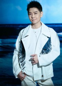 ​林志颖官宣喜讯！50岁登上杂志封面，宣布25年行程，粉丝开心坏了