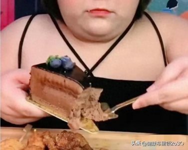 ​24岁网红吃播突然猝死，血管畸形腹部胀大，尸检时胃里塞满食物