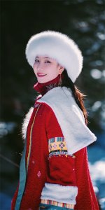 ​寒冬之美：雪景美女壁纸辑