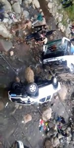 ​泸沽湖旅游大巴坠河致8人受伤 肇事嫌疑人已被控制