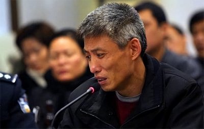 ​20年前，黑老大刘涌枪伤警察、抽刘德华耳光，被捕后立即注射死刑