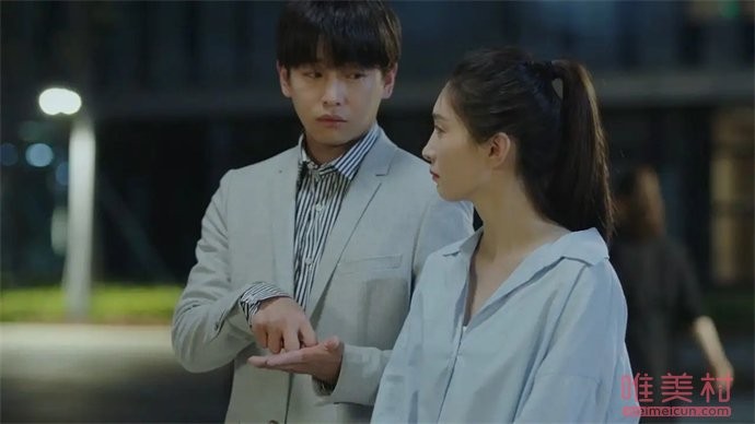 江疏影彭昱畅吻戏耳朵红了 彭昱畅整个人都是僵的