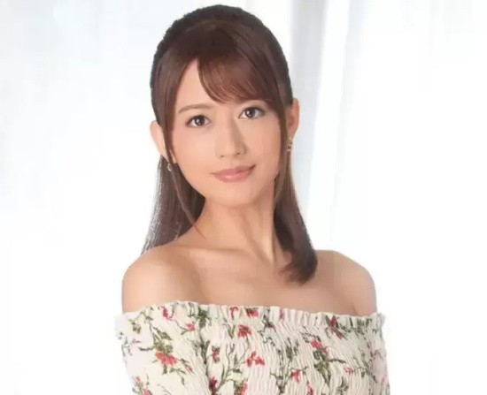 不老女神希岛爱理美图分享,进击的瘦姑娘!