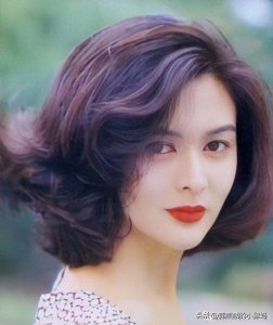 ​关之琳复古大波浪，演绎港风经典，仿佛又看到了曾经的时代美人