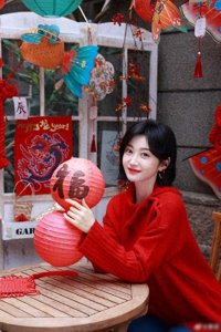 ​景甜新年写真 一头短发利落十足