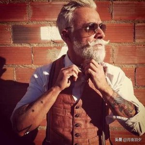 ​身上的纹身，到人老了之后会怎样？年迈的老人告诉你答案