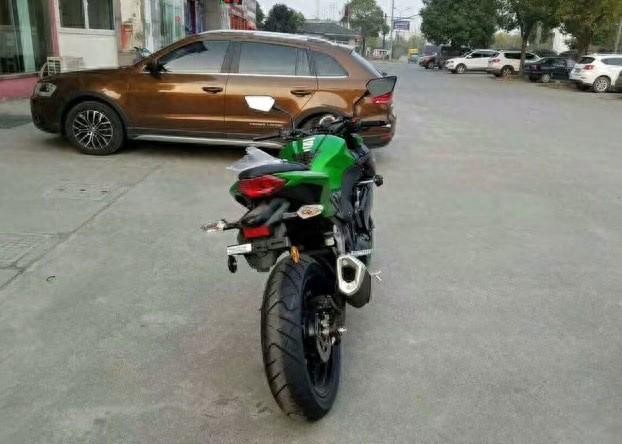 车友3.98万提川崎Z250,做工媲美GW250,性能配置很不错
