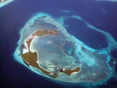 ​黄岩岛已露出大片陆地，一旦吹填可容纳20万人，如今正是最佳时机