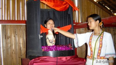 ​90年代那些没有四肢、长在花瓶里的“花瓶姑娘”，是如何骗人的