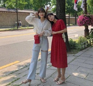 ​别再傻傻比耶了！这16个拍照pose实用又好看