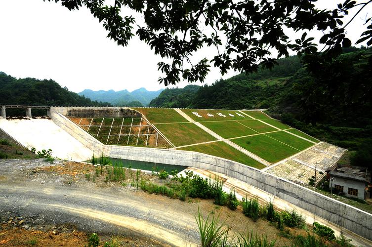 6.大坝有观景台可以俯瞰整个水库。