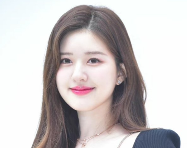 赵露思生图暴露身材比例，撞脸韩星张元英，全身照一出更加尴尬