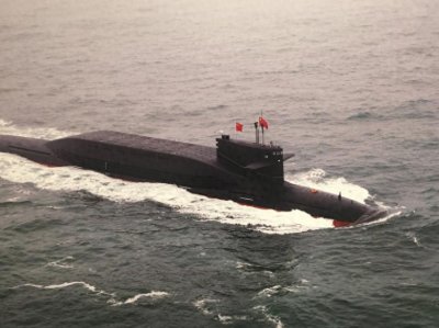 ​2003年，山东渔民发现一潜艇，打开门后：竟躺着70具海军遗体