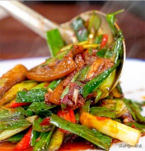 ​36年老师傅教你回锅肉，老式传统做法0添加，肥而不腻，干香入味