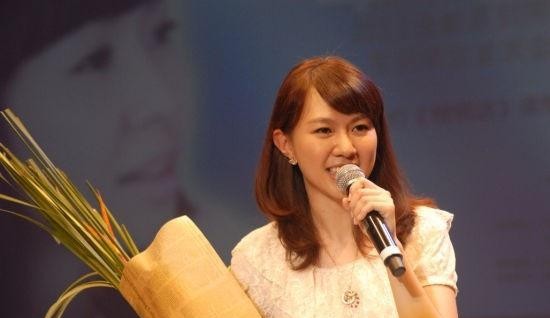 卓依婷是怎么死的（巅峰时隐退卓依婷二十年去哪了）