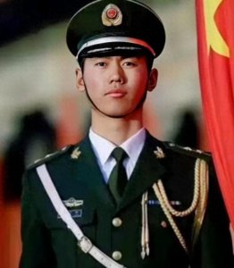 ​从国旗手到“带货达人”，张自轩辞去“铁饭碗”掀起人生新篇章