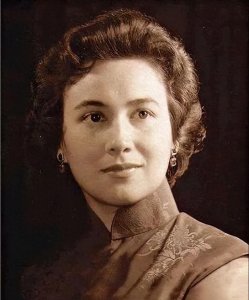 ​赌王的二房太太 蓝琼缨不简单！14岁嫁人独宠30年，斗完大房斗4房