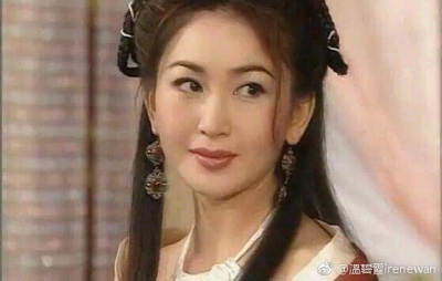 ​51岁温碧霞和老公近照曝光，长成这样，难怪17年不愿为他生子