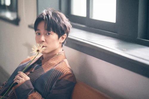 吴青峰独揽词曲创作 新歌《恋人絮语》刻录浪漫