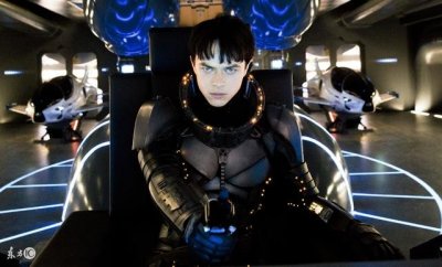 ​小说：灵气复苏，地球变大，小伙被一只狼狗一样大的蚂蚁追逐。