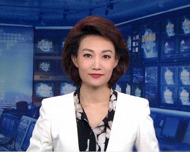 ​央视主持李梓萌：“贷款”上班20年，戴假发出镜，真实面目太惊