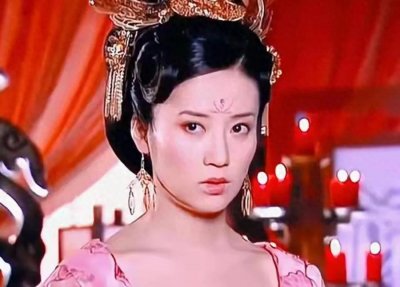 ​46 岁张彤单身日常曝光，演艺之路多彩，心态超棒