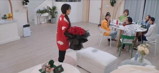 演员胡静的老公是谁（胡静与大13岁富豪老公罕同框）