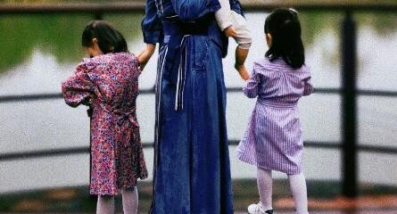 张杰谢娜几个宝宝了（谢娜晒与3个女儿合照）