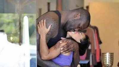 ​有种差距叫奥尼尔的女友，当戏水照流出，网友：最萌身高差