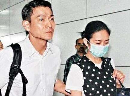 刘德华娶了几个老婆（刘德华对她死心塌地）