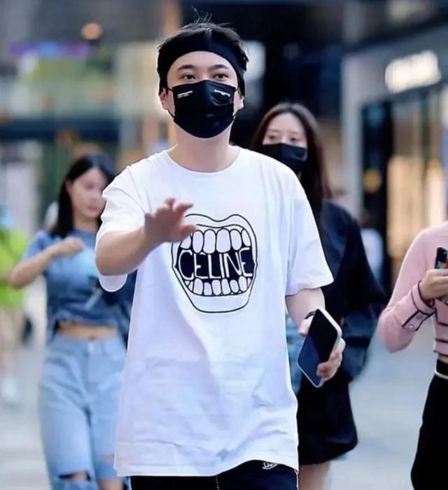 王思聪影响力(王思聪一拖五现身)(1)